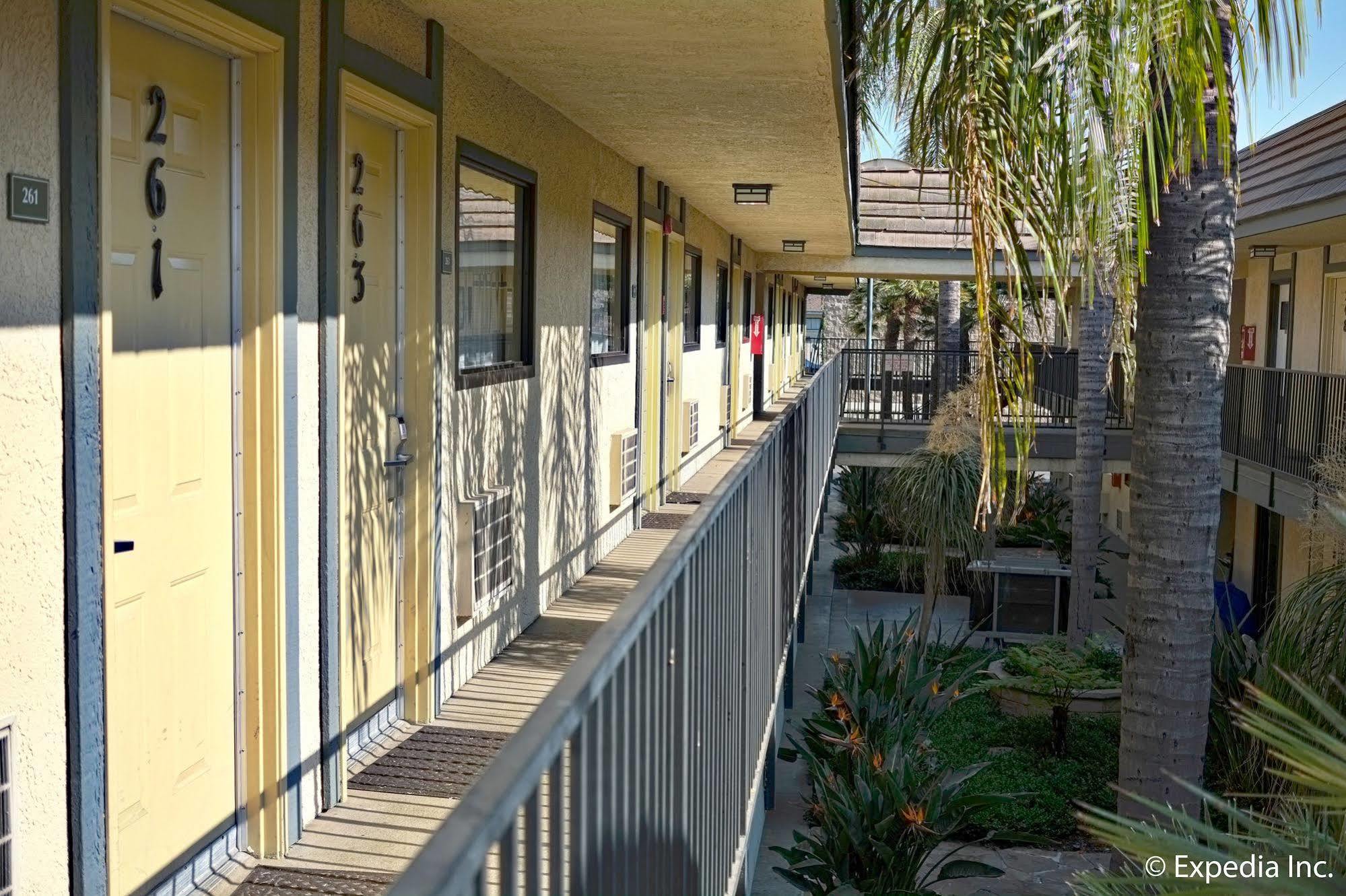 טוסטין Lemon Heights Inn מראה חיצוני תמונה